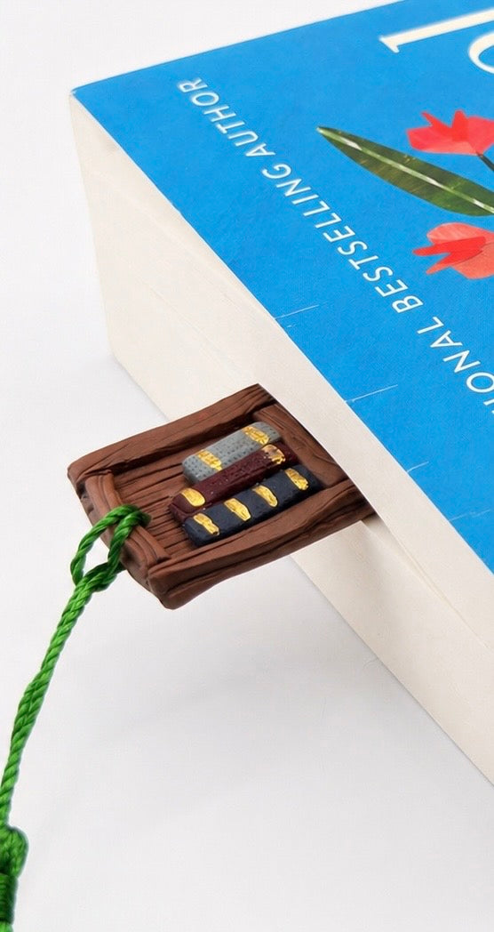 Miniature bookshelf bookmark￼